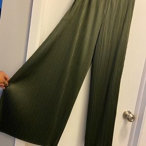Issey Miyake Light bottons pants. Darker green.